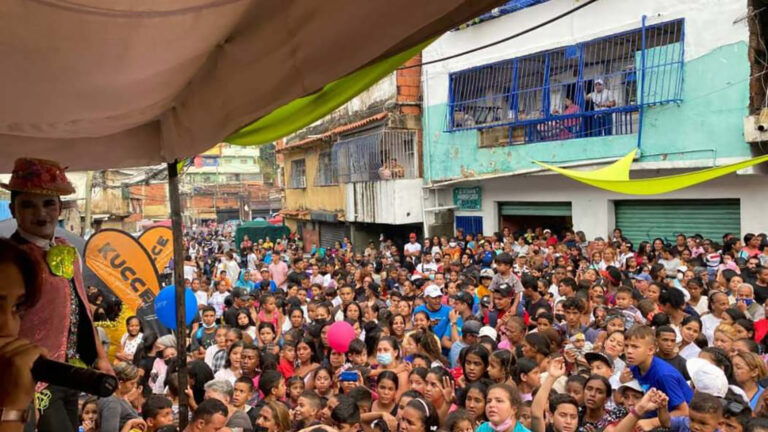 Kucce dibuja sonrisas al pueblo de Petare