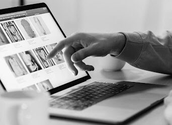 E-commerce conversacional: integración de chatbots y asistentes virtuales en la experiencia de compra online